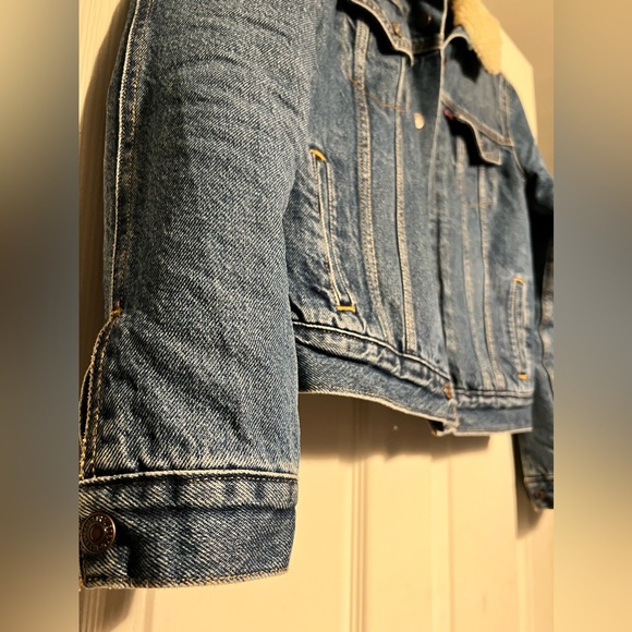 Levi Strauss Jean Jacket with Sherpa Collar - Picture 5 of 5